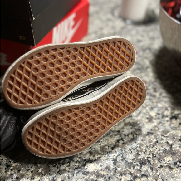 Size 12 vans - Picture 2 of 3